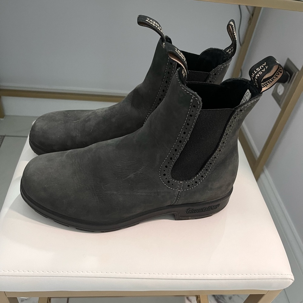 Women’s boots- waterproof.  Size 9.  Worn once